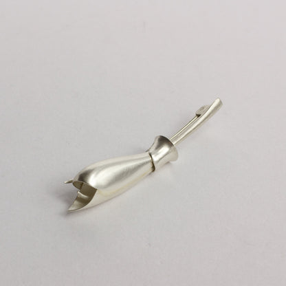JB121: Kōwhai brooch