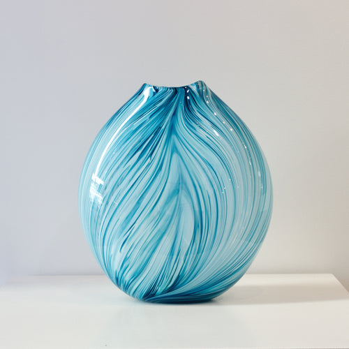 JCU352: Kororā (Little blue penguin) vase