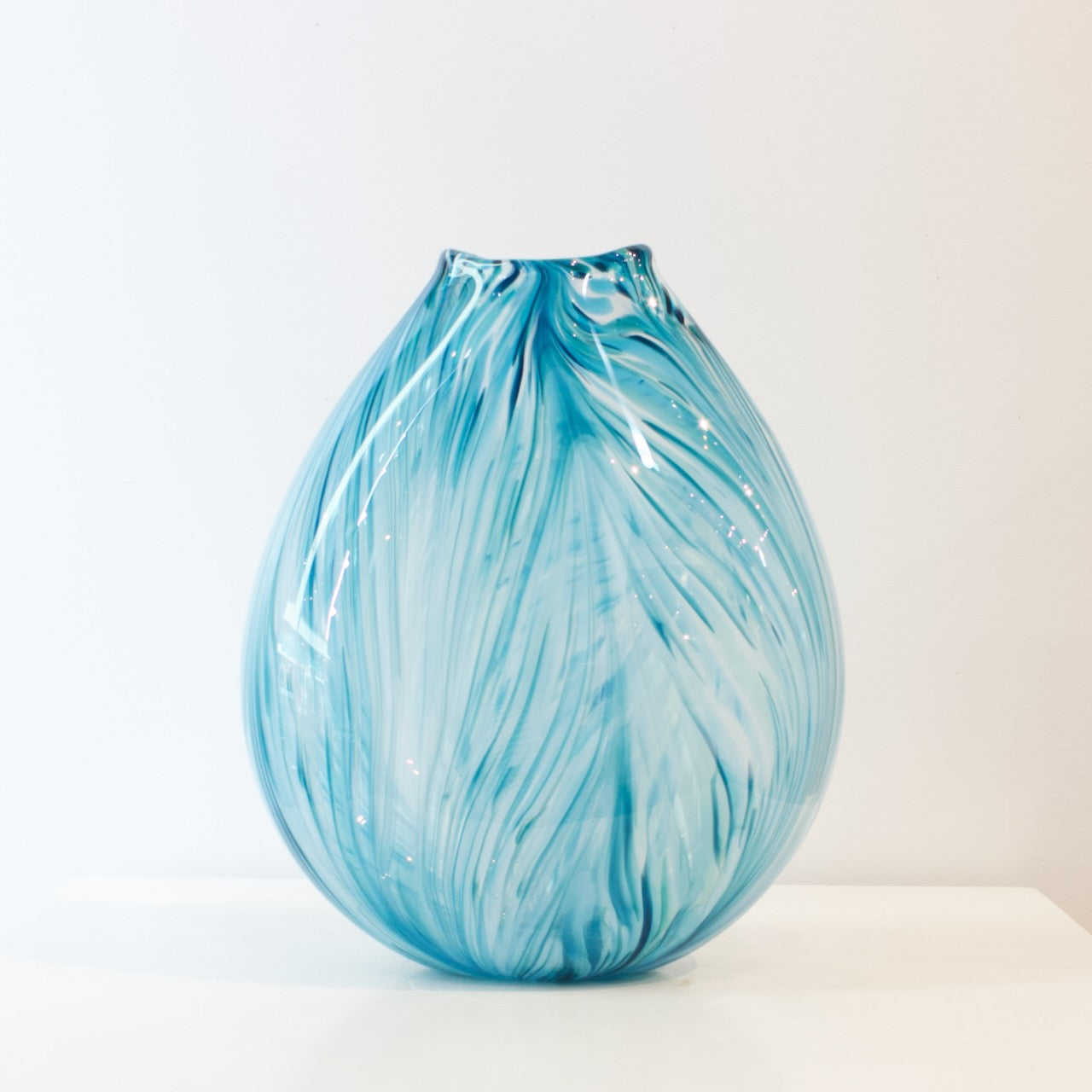 JCU432: Kororā feather vase