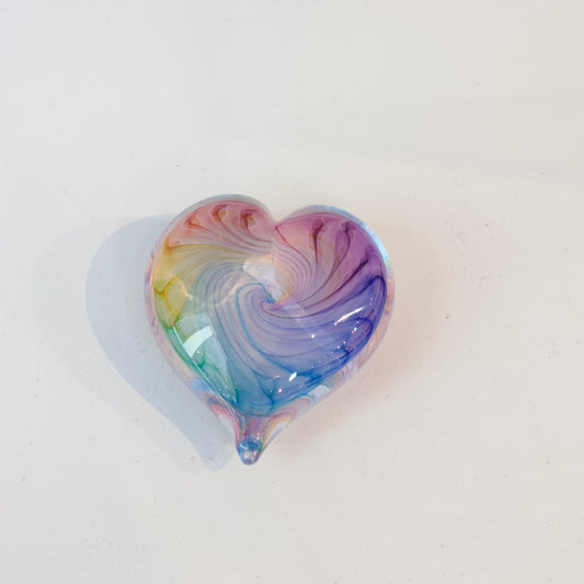 JCU433: Rainbow heart paperweight
