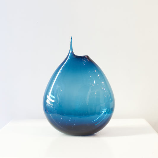 JCU462: Drop vase - deep blue