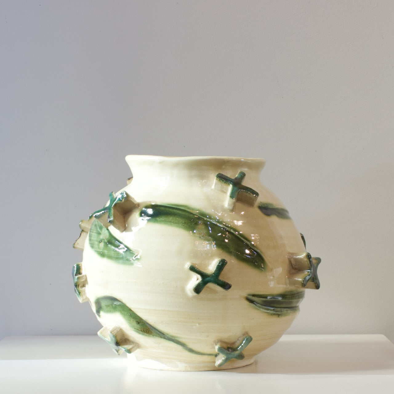 JLA100: Crosses vase