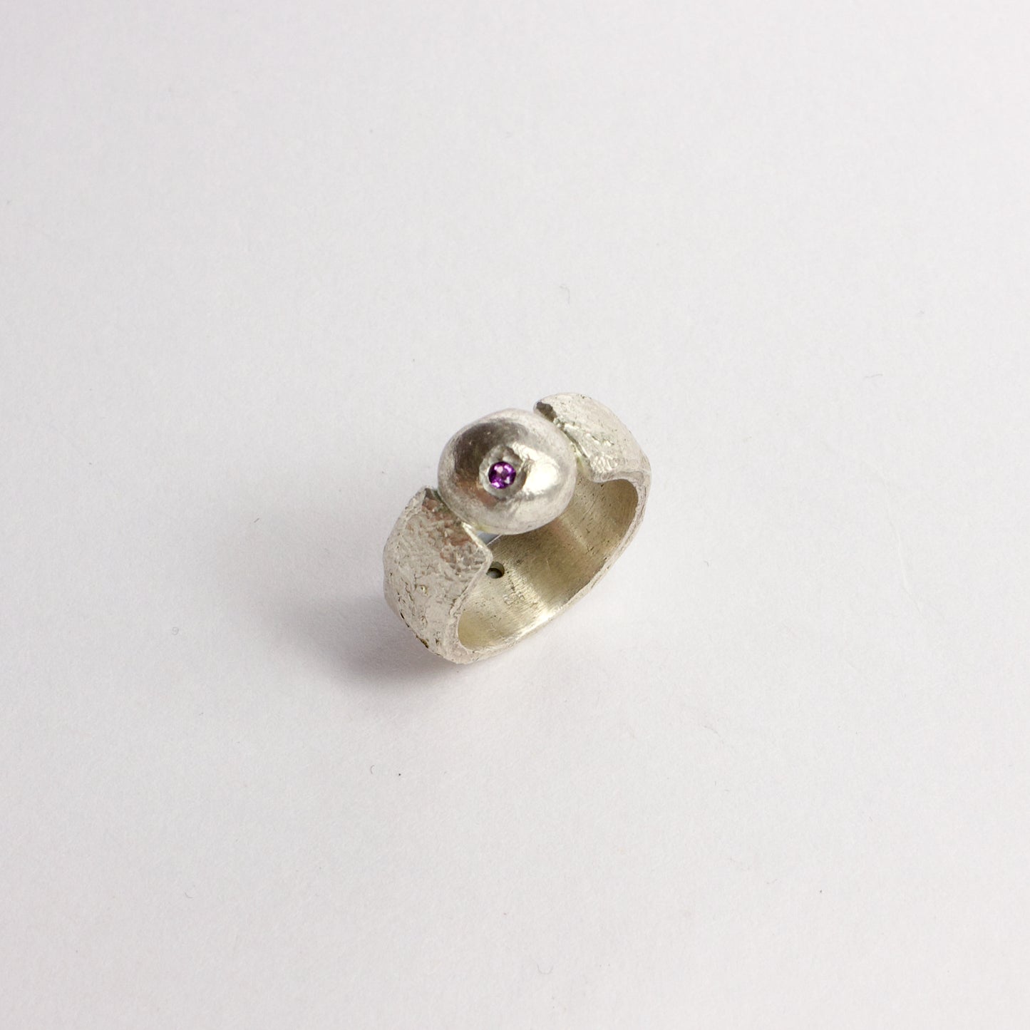 JMU43: Ingot ring with amethyst