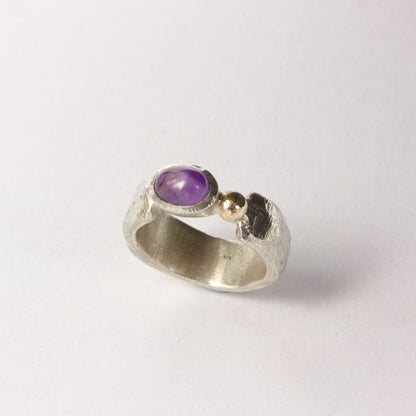 JMU46: Amethyst and gold ring