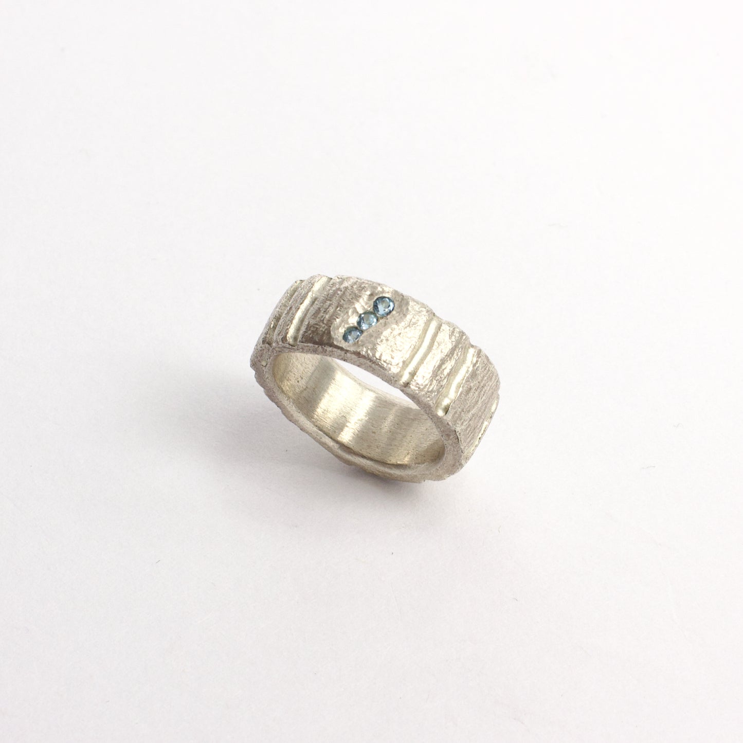 JMU48: Canyon ring with blue topaz