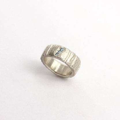 JMU48: Canyon ring with blue topaz