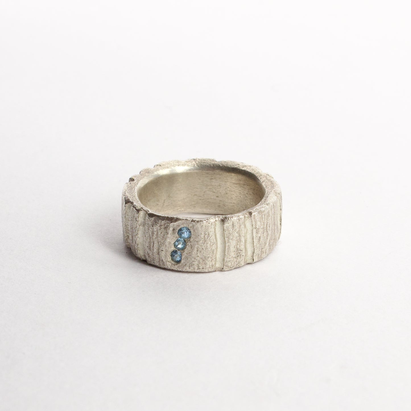 JMU48: Canyon ring with blue topaz
