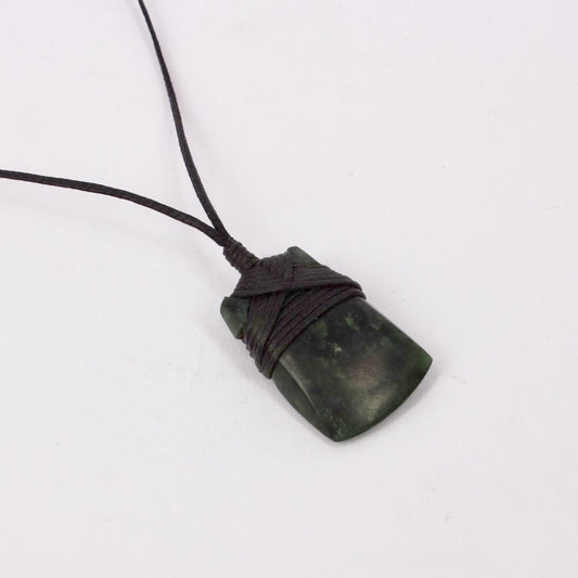 KAJ178: Pounamu toki pendant