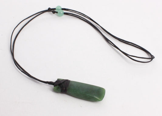 KAJ182: Pounamu toki pendant