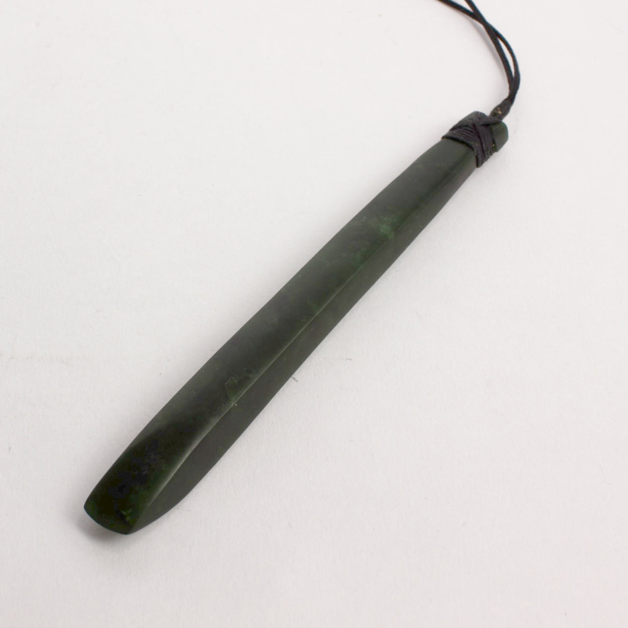 KAJ184: Long pounamu toki pendant