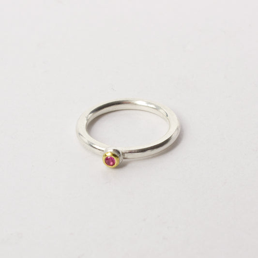 LA148: Slim pink sapphire ring