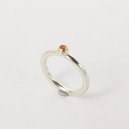 LA148: Slim pink sapphire ring