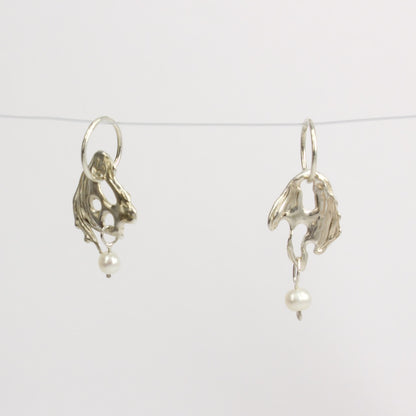 MM22: Pearl ripple earrings