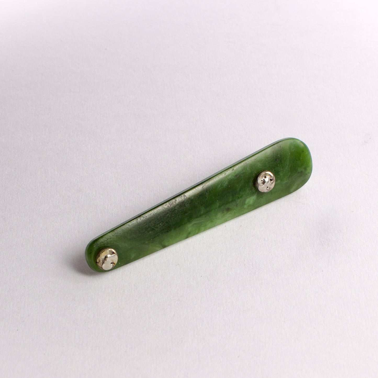 NA113: Pounamu bar brooch