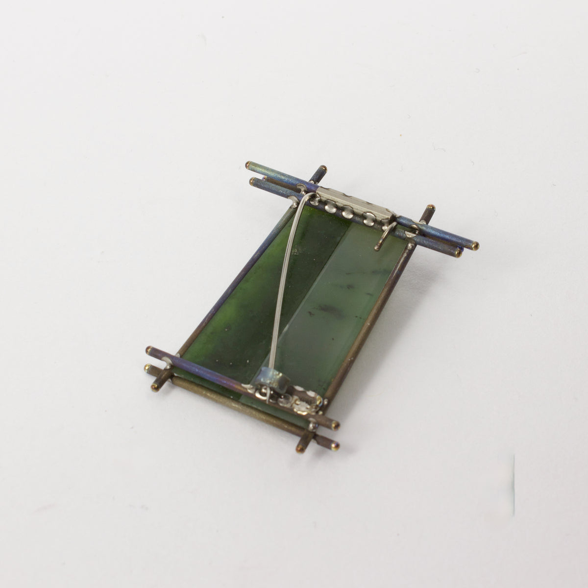 NA143: Dual pounamu brooch