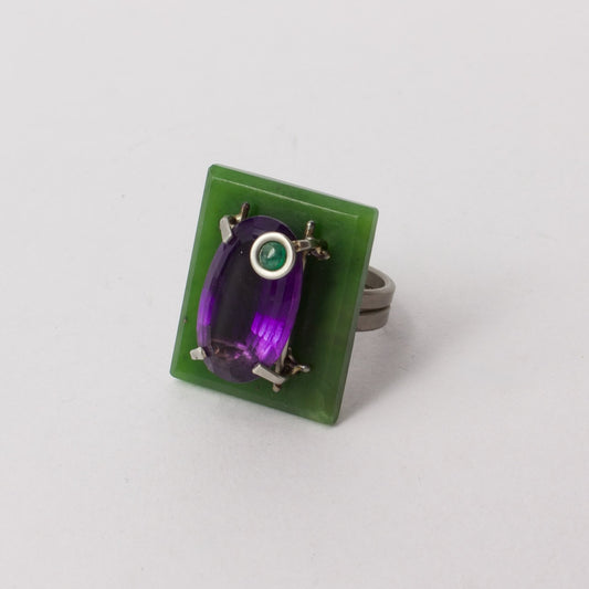 NA181: Amethyst, pounamu and emerald ring
