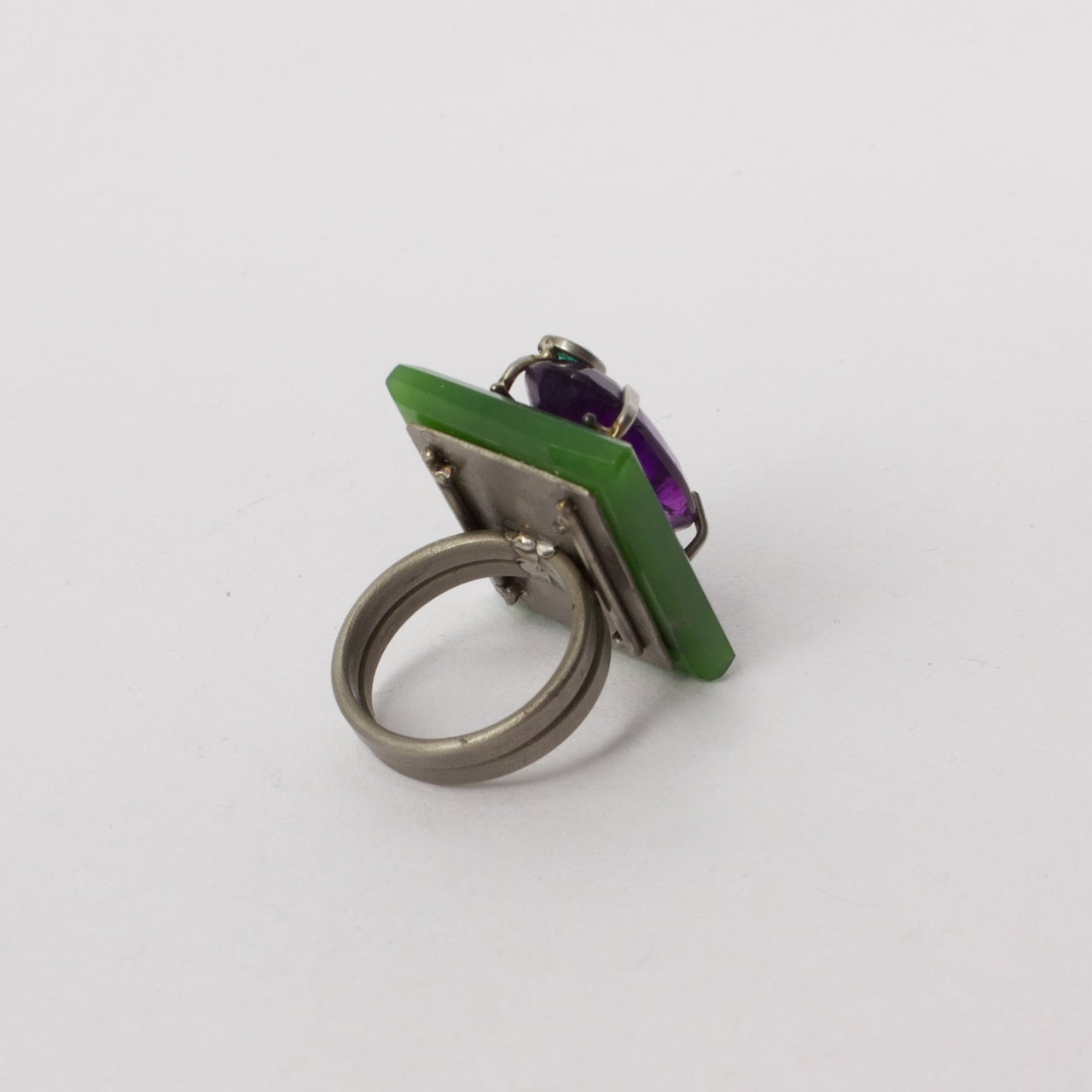 NA181: Amethyst, pounamu and emerald ring