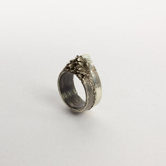 NG100: Knuckle duster ring