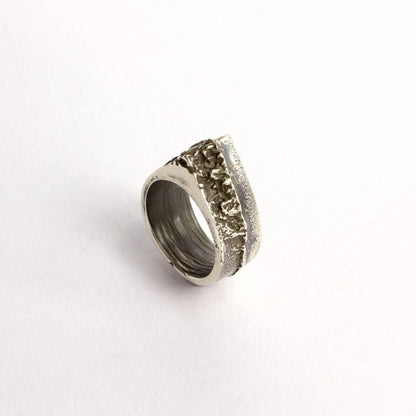 NG102: Knuckle duster ring