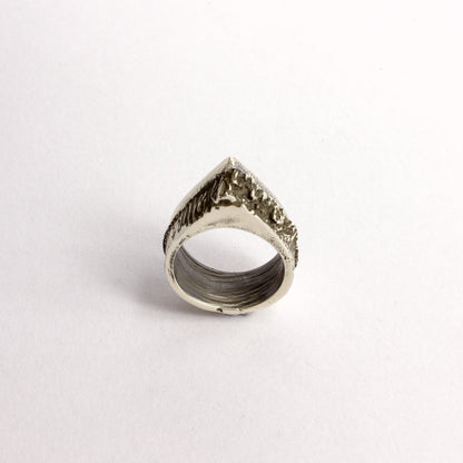 NG102: Knuckle duster ring