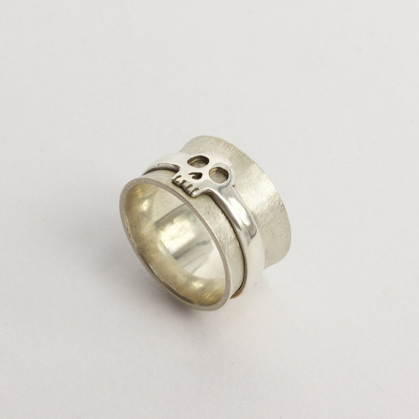 NG86: Skull ring