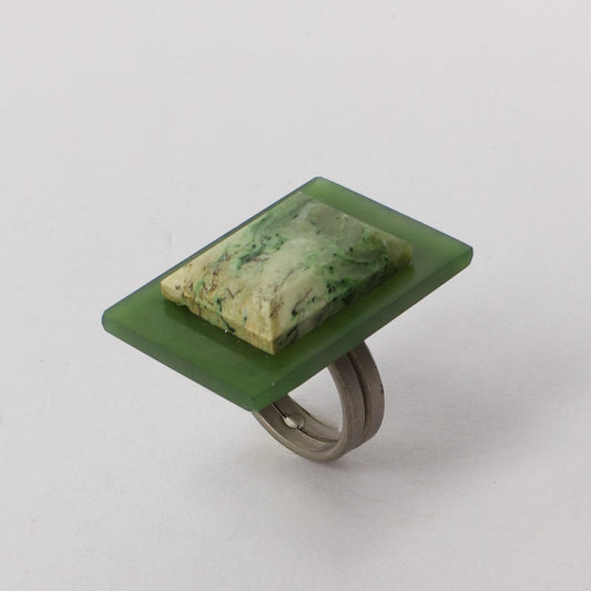 NA184: Light and dark pounamu ring