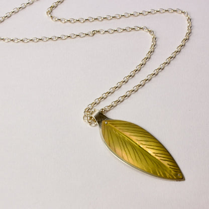 RB171: Pōhutukawa leaf pendant