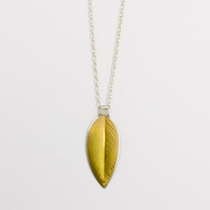RB171: Pōhutukawa leaf pendant