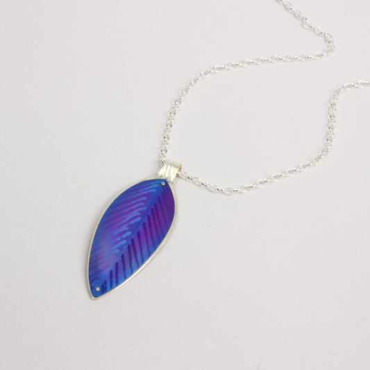 RB196: Pohutukawa leaf pendant