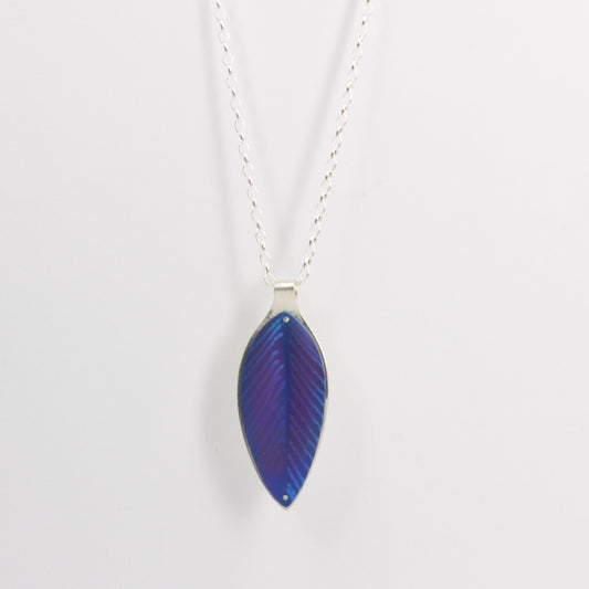 RB196: Pohutukawa leaf pendant
