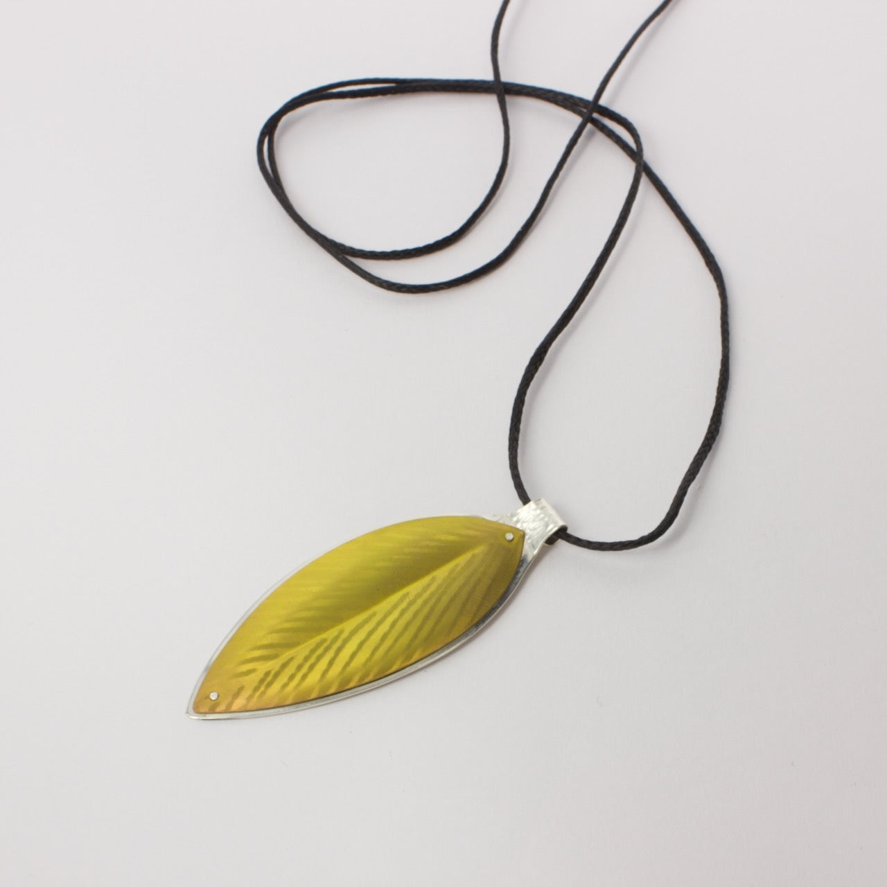 RB208: Pohutukawa leaf pendant