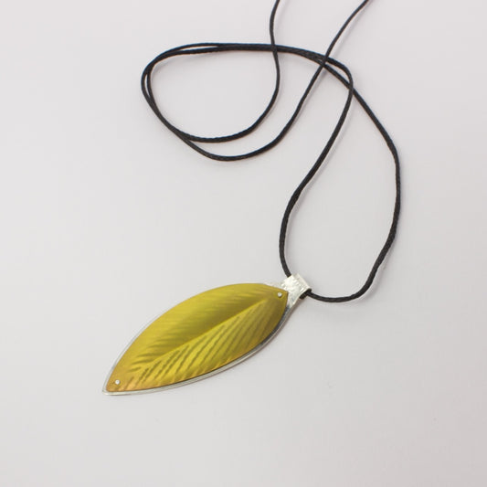 RB208: Pohutukawa leaf pendant
