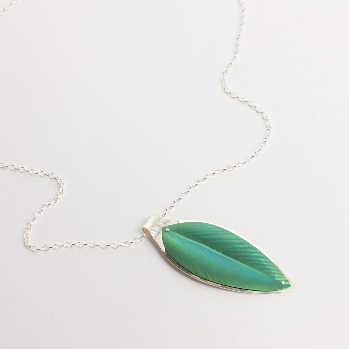 RB220: Pōhutukawa pendant