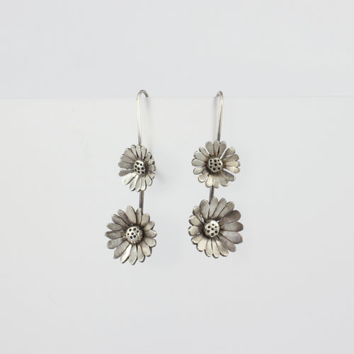 RF170: Daisy chain earrings