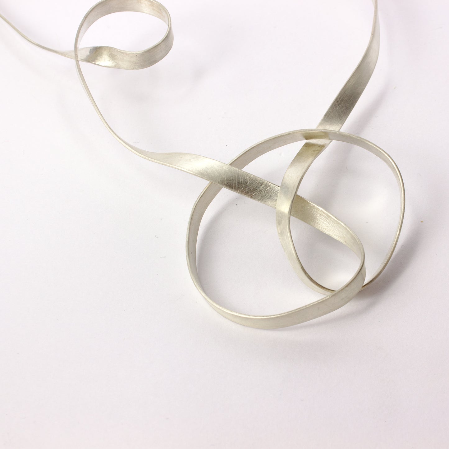 RF188: Ribbon necklace