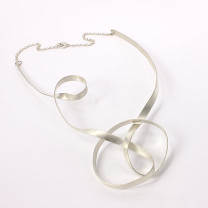 RF188: Ribbon necklace