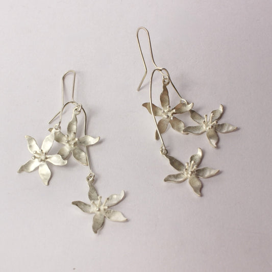 RF190: Hoheria chandelier earrings