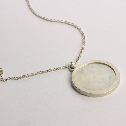 RK25: Madreperla pendant
