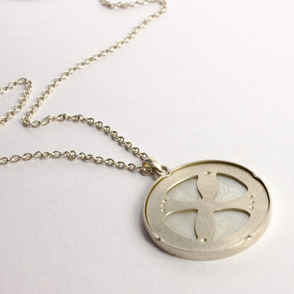 RK25: Madreperla pendant