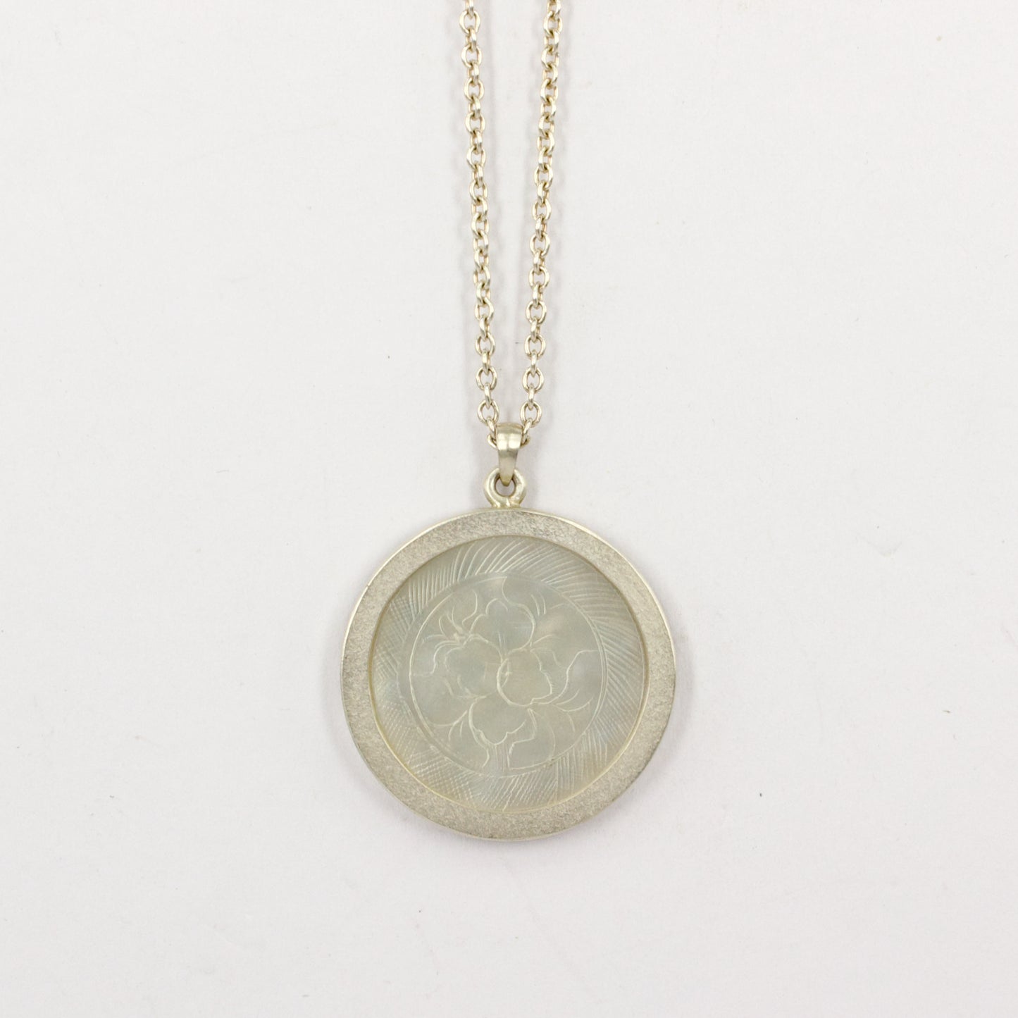 RK25: Madreperla pendant