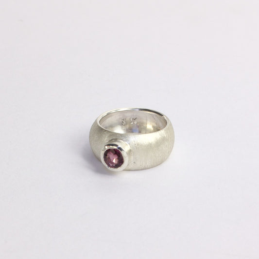 RK84: Bombe ring with rhodolite garnet