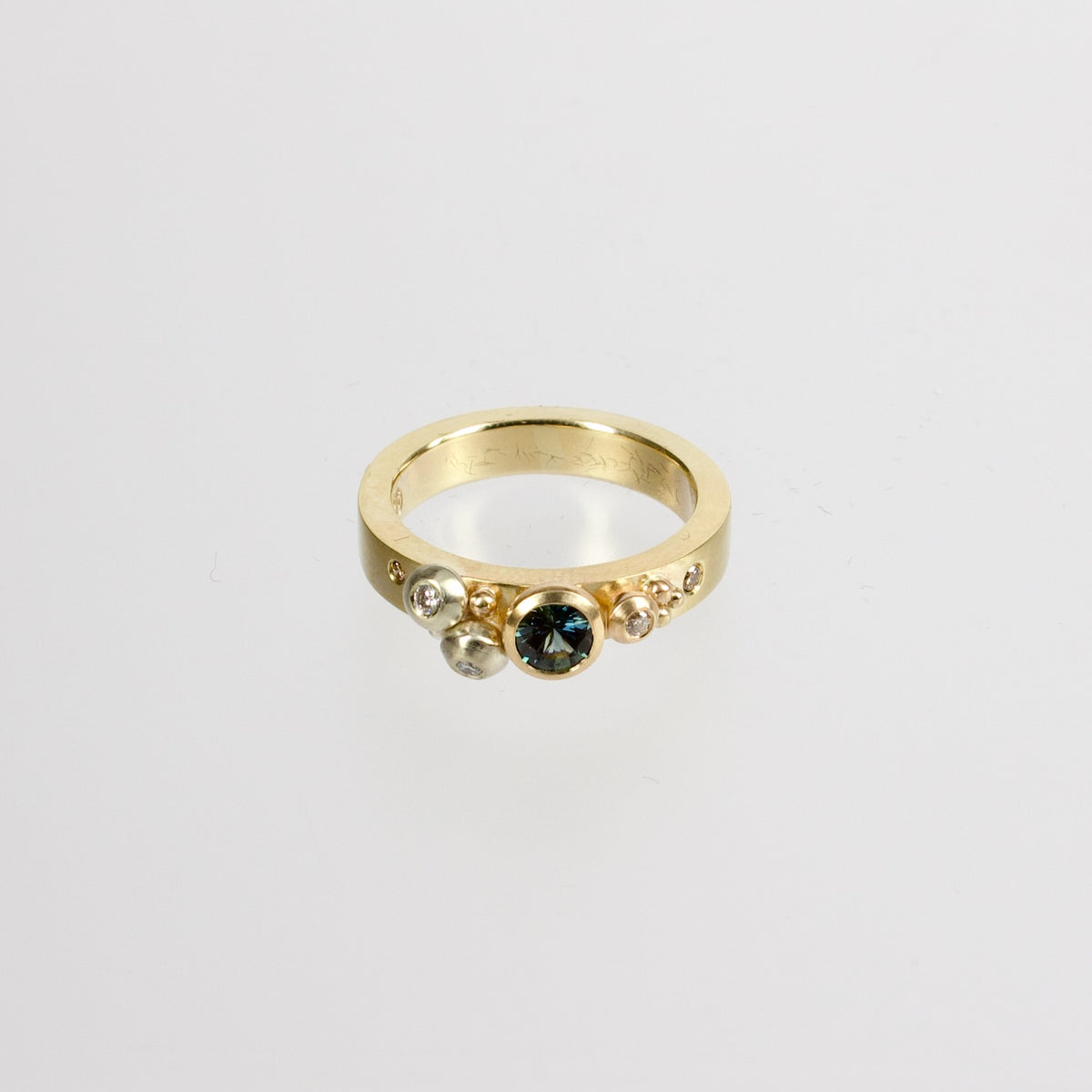 Rmo Rind RMO31: Green sapphire and diamond ring – Quadrant Gallery