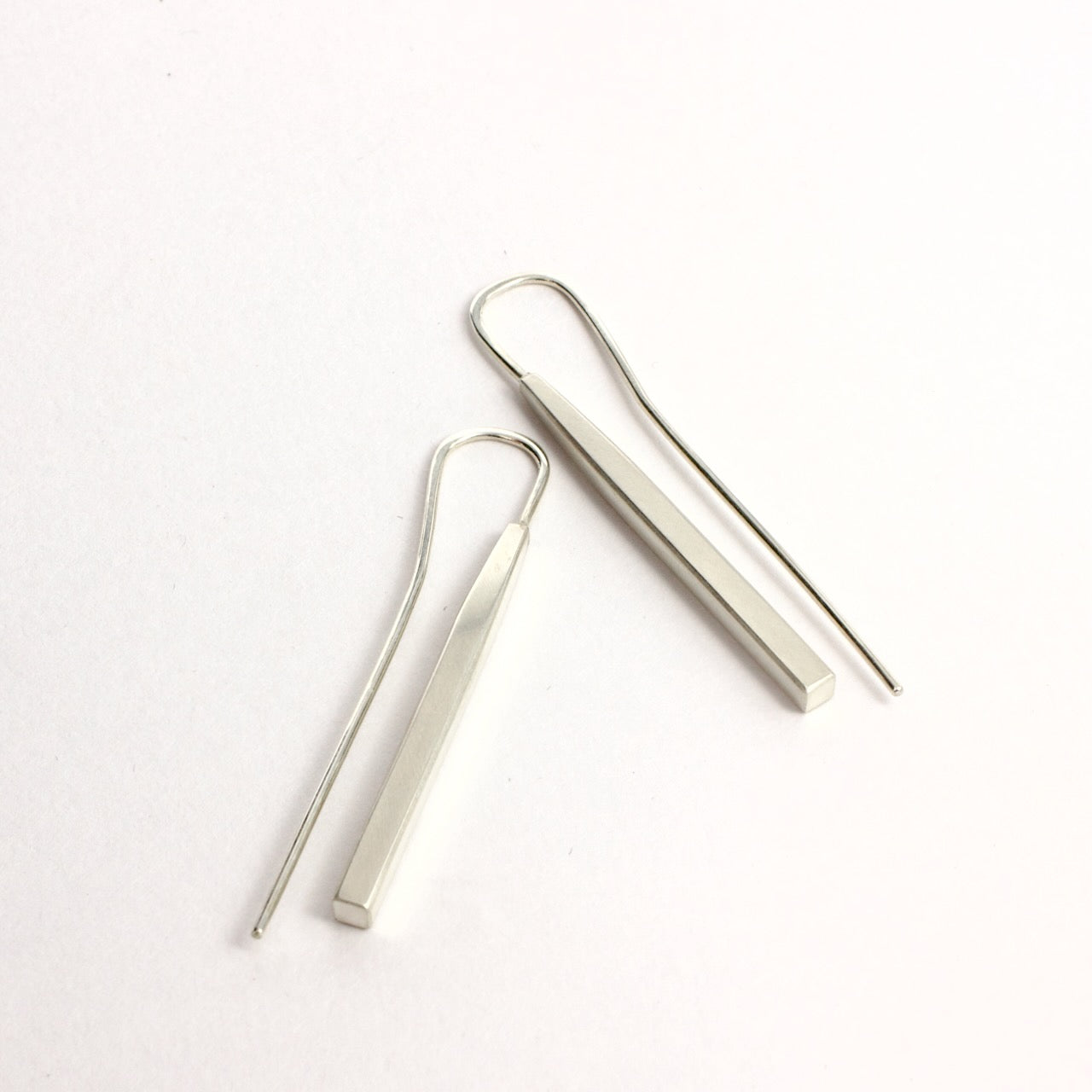 RMO45: Long bar earrings