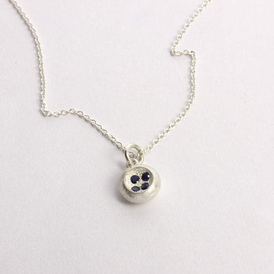 RMO69: Rock pool sapphire pendant