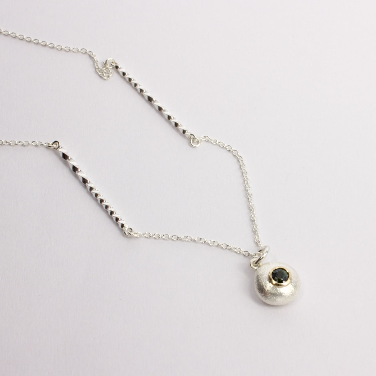 RMO70: Green sapphire pebble pendant