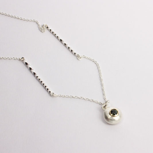 RMO70: Green sapphire pebble pendant