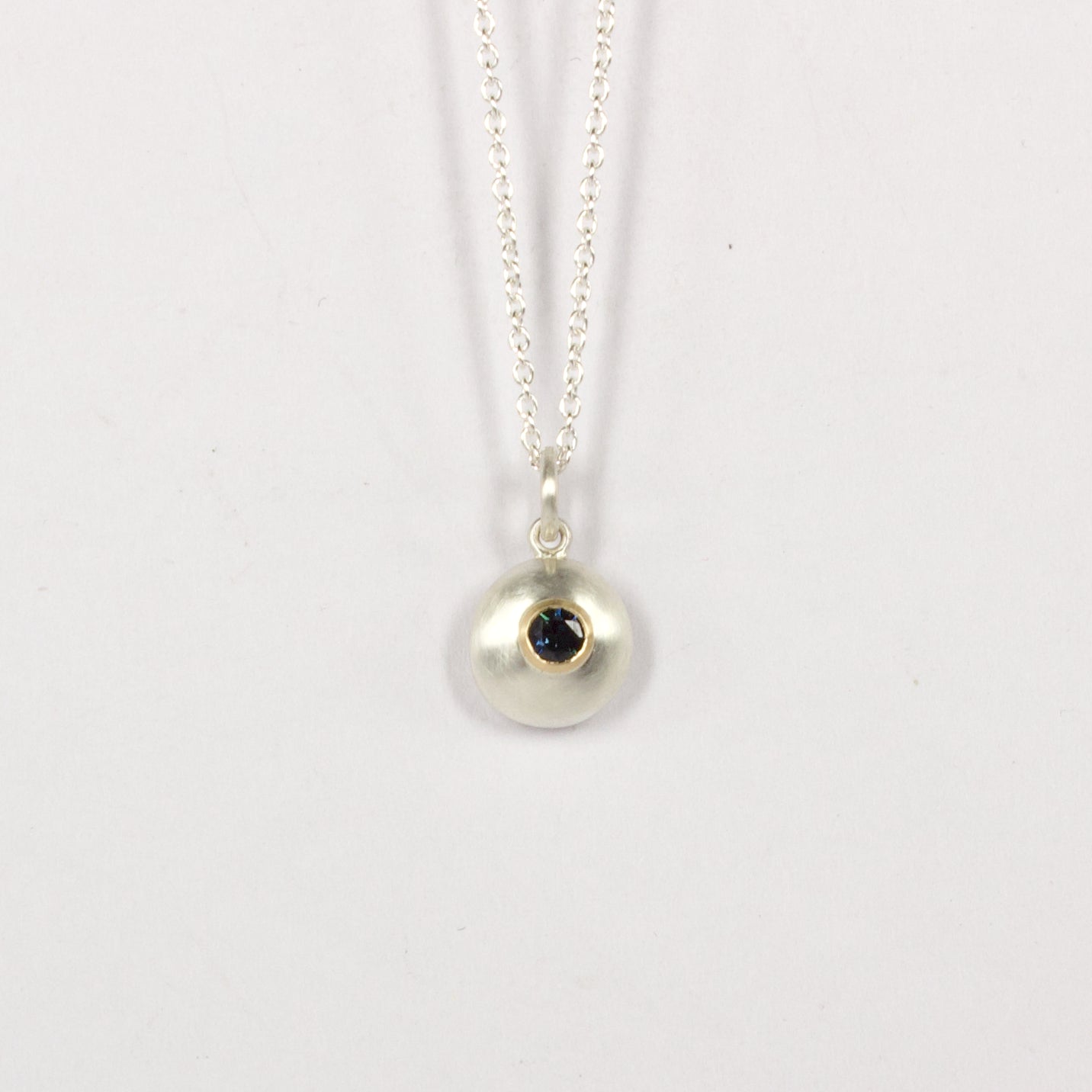 RMO79: Green sapphire pebble pendant