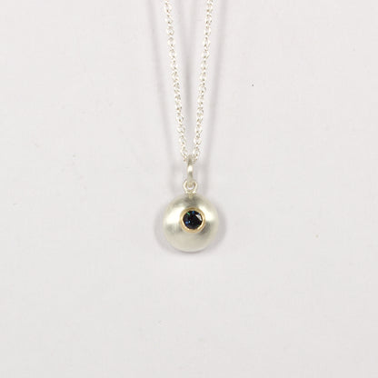 RMO79: Green sapphire pebble pendant