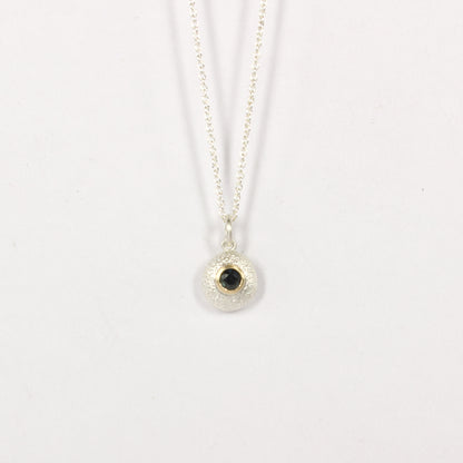 RMO80: Green sapphire pebble pendant