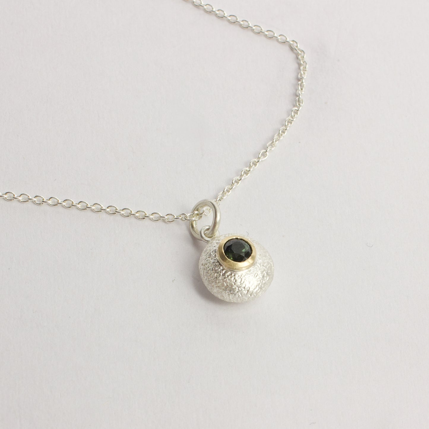 RMO80: Green sapphire pebble pendant
